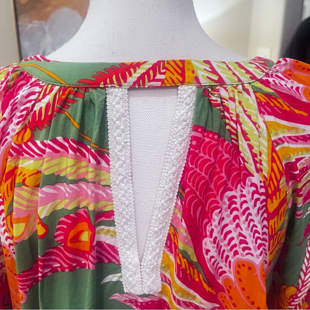 Crown & Ivy Floral Tunic Blouse Medium M Rayon Boho Resort Top - Picture 3 of 4